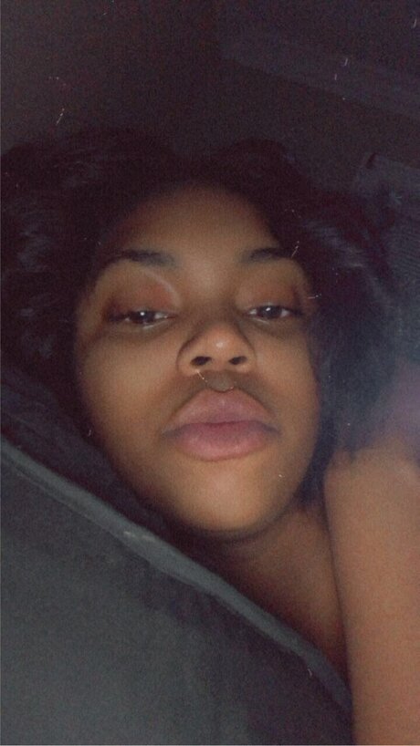 QueenTyetii Thickk porn model pic