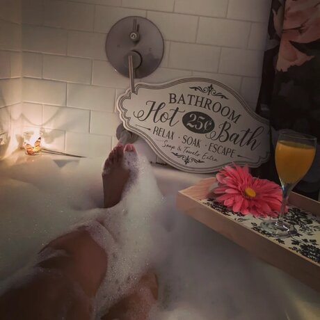 Ms Sunshine adult model picture