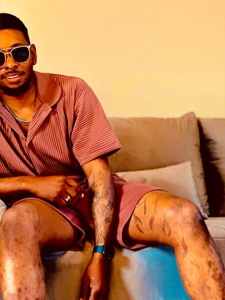 Amalik Yoaz model adult galleries