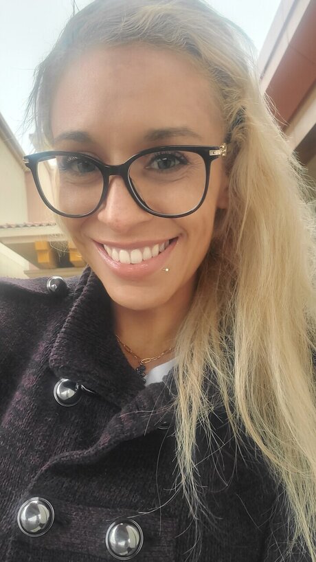 Smith Elliotte xxx actress picture