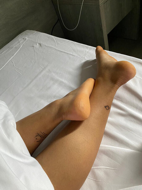 Samba feet model naked picture