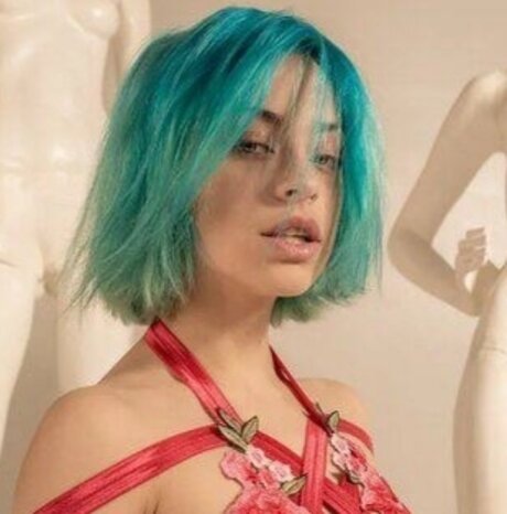 Bella TOP 9_ model naked gallery