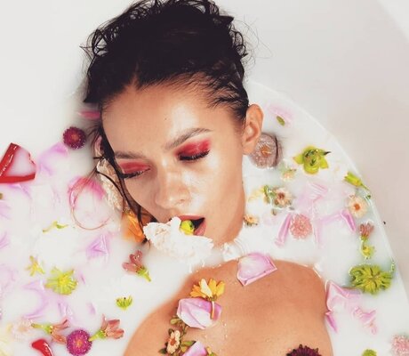 Yulia pretty pornstar pictures