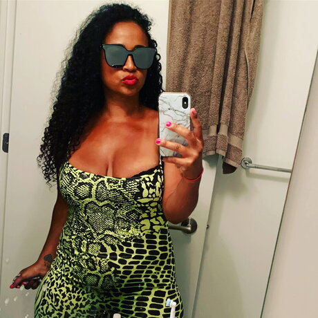 Carmel dripp model exclusive image