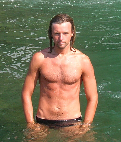 Vira Gold pretty model image