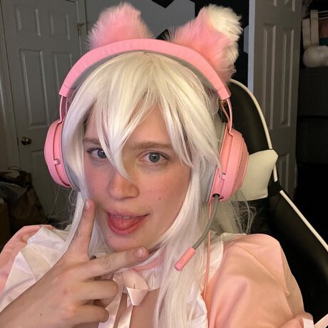 21 Senpai star exclusive pic