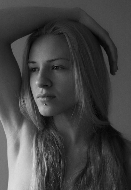 Sapphira model high quality pictures