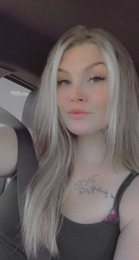 Deceiving pornstar pretty pic