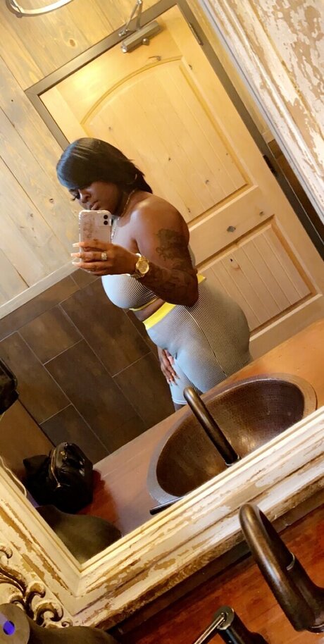 ThreeWayyyyyy nude model photo