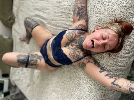 Buffy Lee model exclusive image