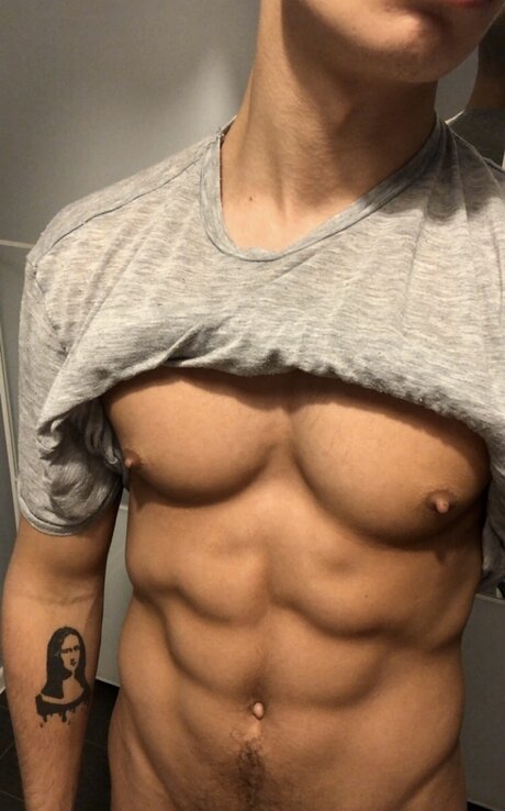 Arni Lovato actress img