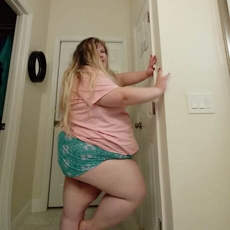 Pennie TOP 7 2 naked pornstar photo