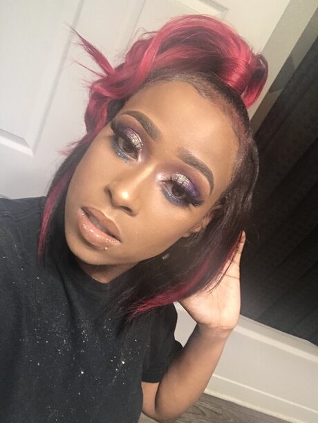 Pretty v pornographic model picture