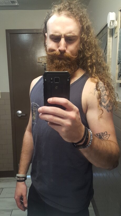 Hayden Lonergan adult model img