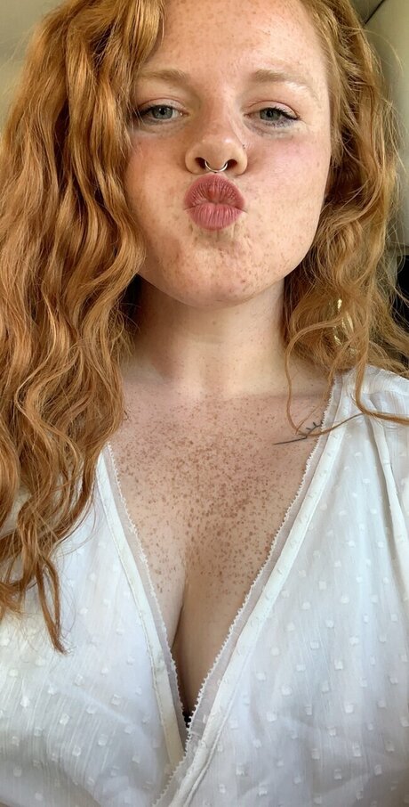 Ruthiswaiting_ star top pic