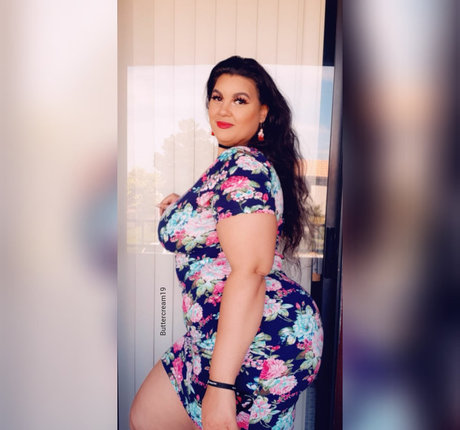 Buttercream19 high quality pornstar pics