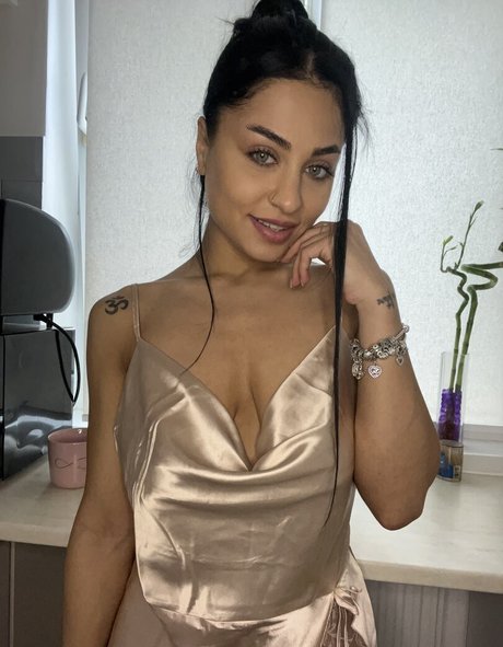 crewkaarina pornstar hd pic