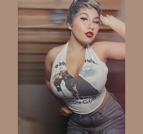 NesstKuran model erotic images