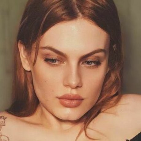 Foxy Bellyne star hd photo