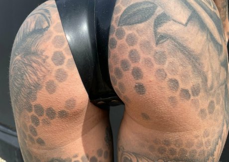 Bee Phillips star adult pics