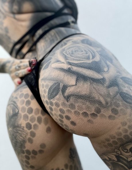 Bee Phillips pornstar art pic