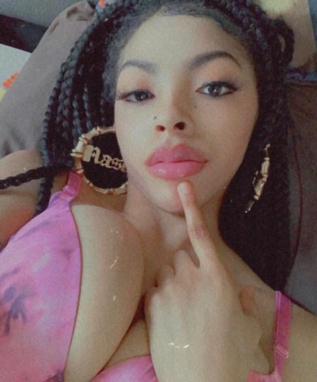 MsHollywood porn model photo