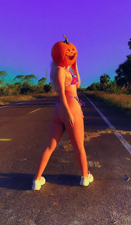 thaslinkytwinkyshow nude model picture