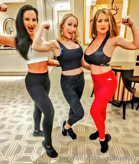 goldieblair star top img