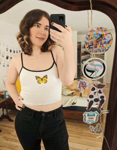 wildflowerfaye hot actress picture