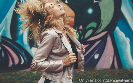 dancewithana pretty actress image