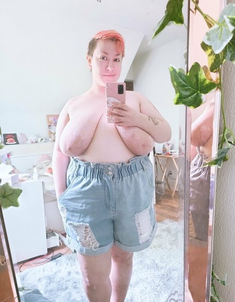 peachyneko porn star photo