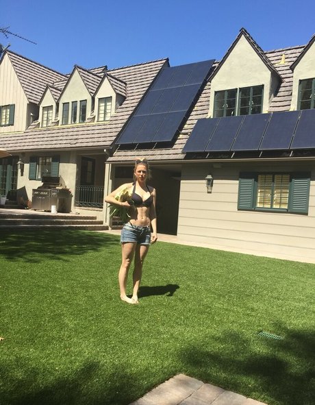 Iliza Shlesinger star porn image