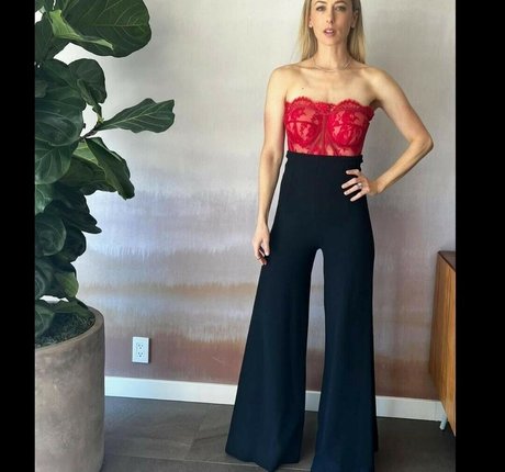 Iliza Shlesinger nude model gallery