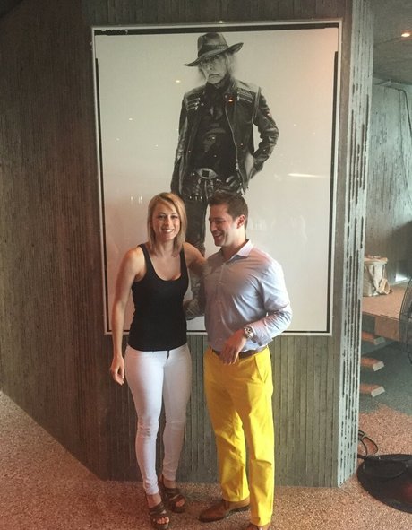 Iliza Shlesinger pretty star image