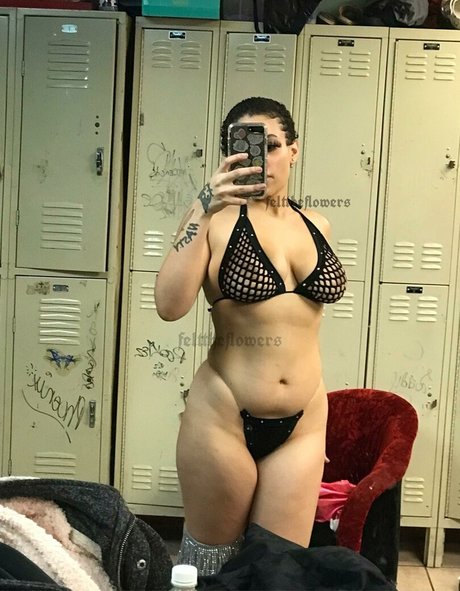 flowers model top image