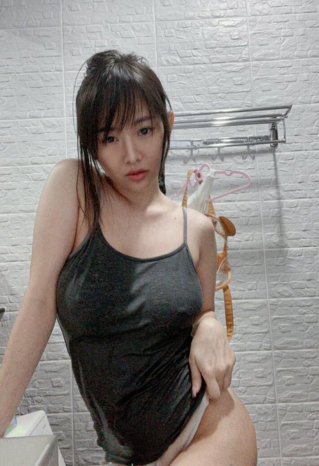 munkawx model naked picture