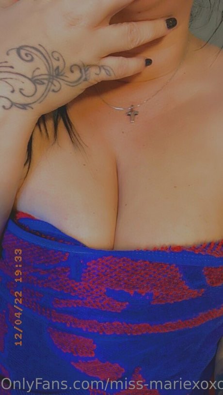 miss mariexoxo high quality model photo