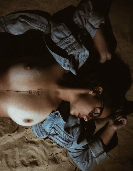 slut belo sexy model image