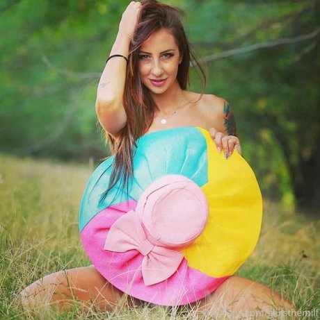 giulsthemilf model naked pics