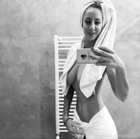 tattooed shemale onlyfans pretty photo