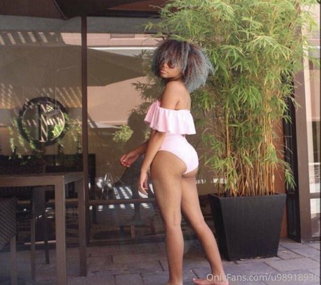 _me momo_ nice model image