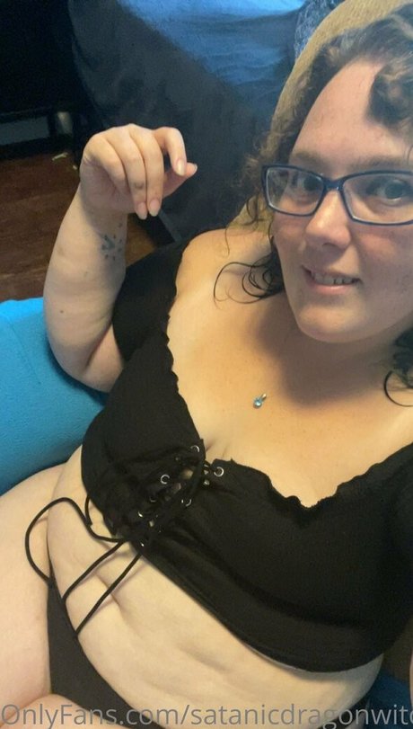 satanicdragonwitch model naked picture