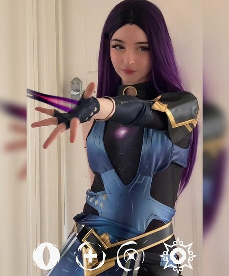 Toxic Tenshi sexy model photo