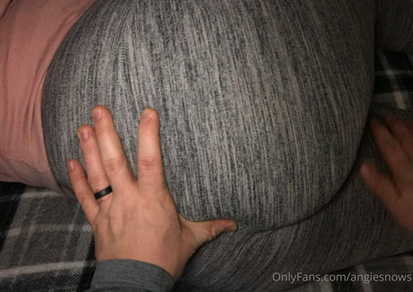 angiesnows star sex pic