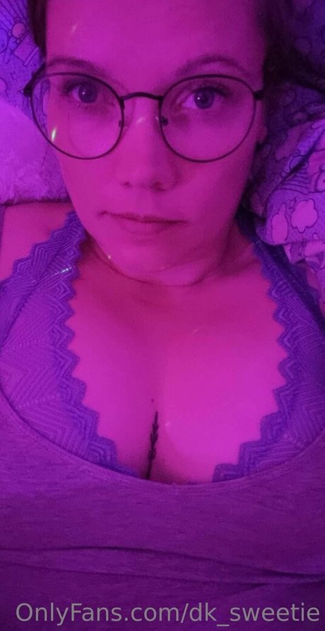 dk sweetie erotic actress img