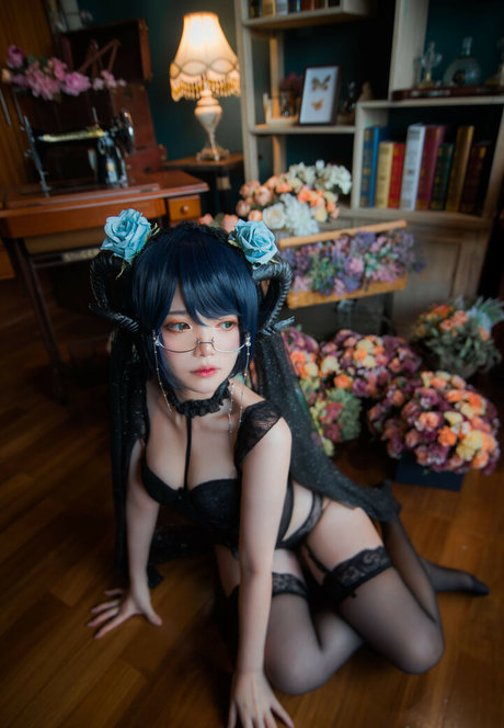 miu cosplayer high quality model pic