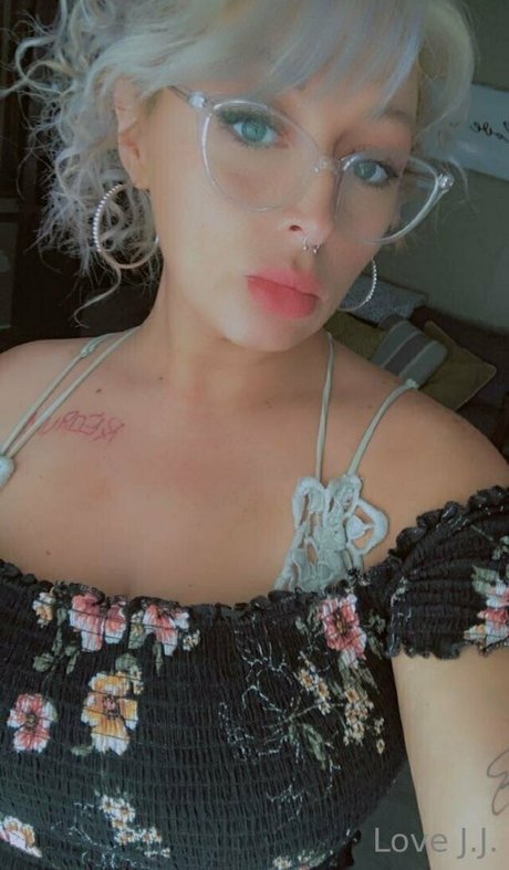 porcelainprincess90 nice model image