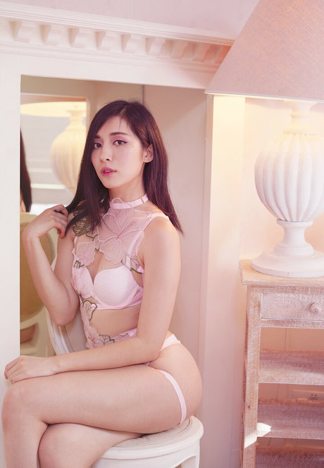 Annchirisu art star photo