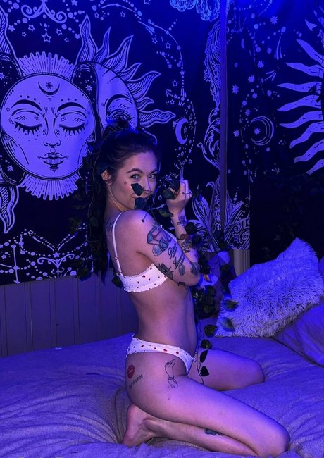 vesteraalenhotmama nude star pictures