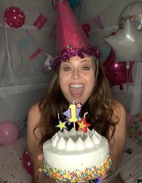 thelittlestslave model perfect pics